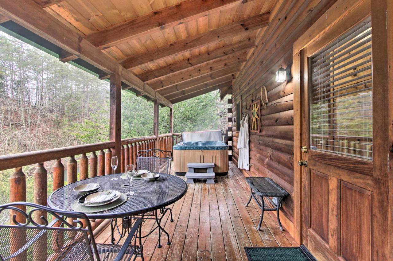 Cabin With Hot Tub About 2 Mi To Island In Pigeon Forge! Exterior photo